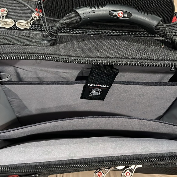 Swiss Gear Granada Laptop Case on wheels fully retractable handle bag strap blk - Picture 9 of 16